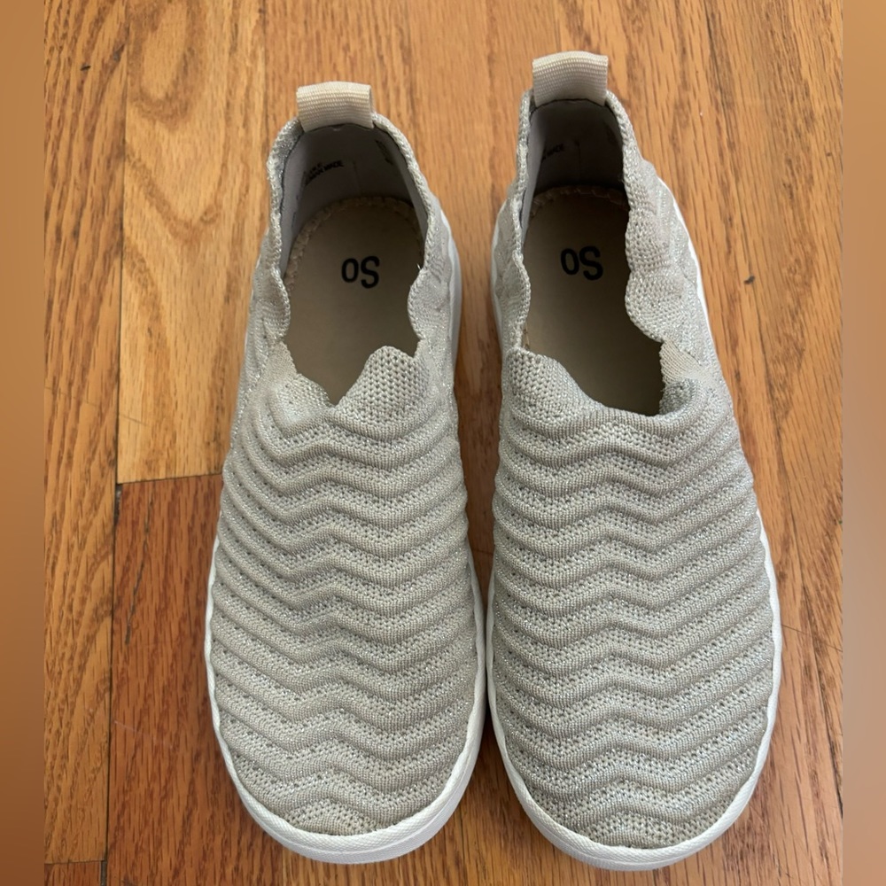 SO Sneakers Girls Sz 2 Tan (Sand) Everly Slip On Comfort Knit Shoes Casualwear